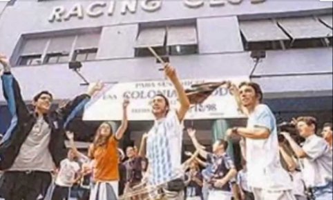 racingrande's tweet photo. 1999 * 7 de Marzo * 2022

Hoy, más que nunca, esta fecha nos recuerda quiénes somos, nuestra esencia y de qué somos capaces.

Sentimiento inexplicable.
Espíritu inquebrantable.
Pasión interminable

#DiaDelHinchaDeRacing
#RacingSomosTodos https://t.co/nvHvHAg0j4