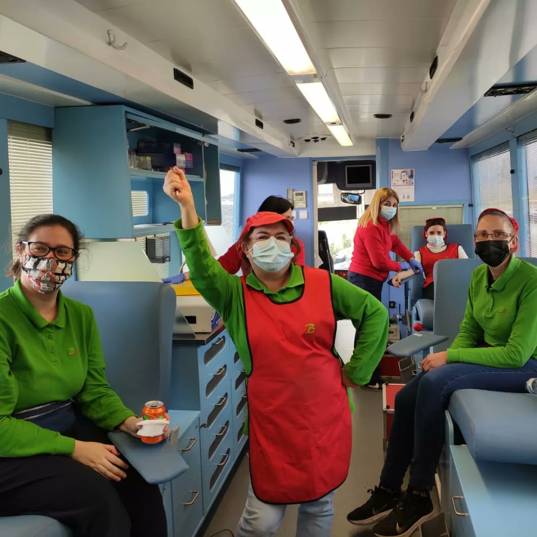 biosabor_agro's tweet photo. Muchas gracias a todos los trabajadores de @biosabor_agro por su solidaridad donando vuestra sangre. 
Esta mañana nos visitó la Unidad Móvil del Centro de Transfusión de Almería. 
#donación #sangre https://t.co/864GI16B0k