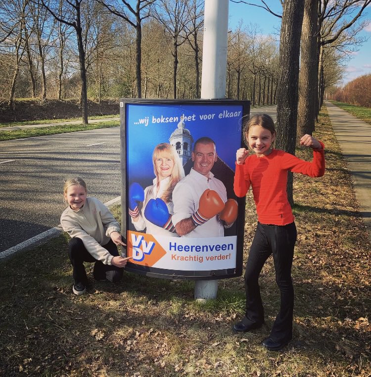 💪🏻 Krachtig verder!! Nog een week en dan mag iedereen zijn of haar stem uitbrengen. Deze dames weten het wel 🧡💙 <a href="/vvdheerenveen/">VVD Heerenveen</a>