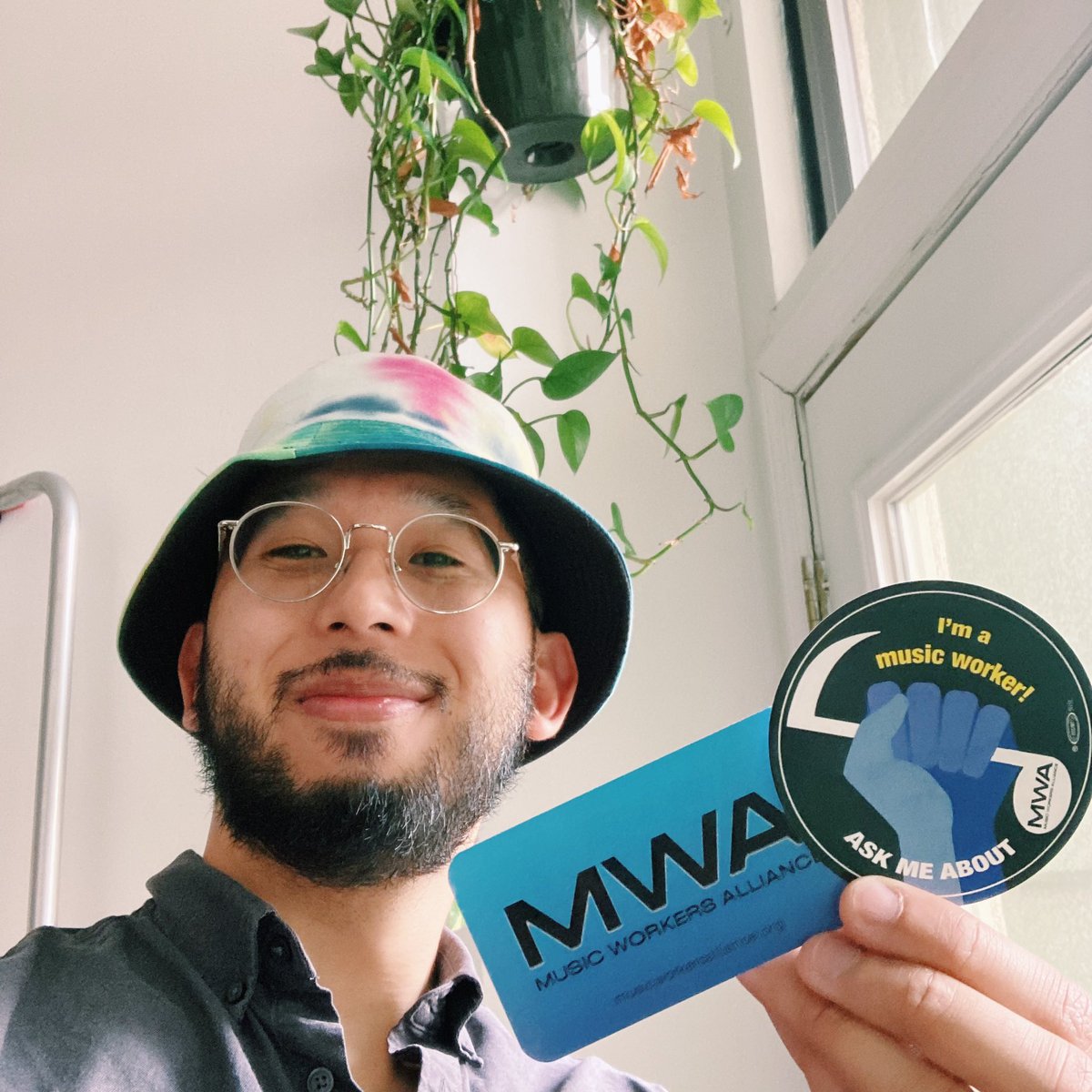 Card carrying <a href="/MusicWorkers/">Music Workers Alliance</a> member!!! Please consider joining and supporting this incredible group fighting to empower music workers in an increasingly inequitable industry ✊🎶

linktr.ee/musicworkersal…