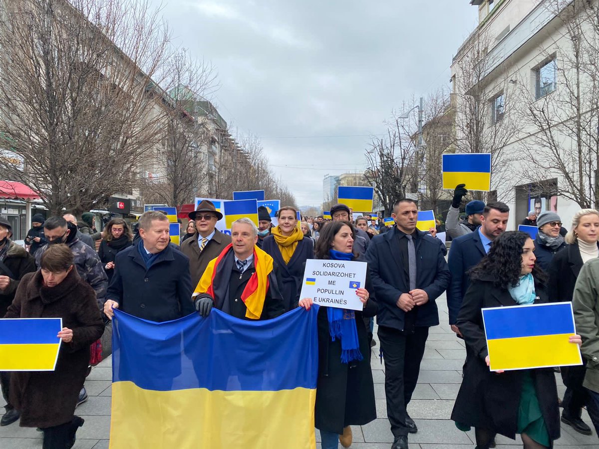 Together with <a href="/VjosaOsmaniPRKS/">Vjosa Osmani</a> and <a href="/EUAmbKS/">EU Ambassador in Kosovo</a> and many Kosovars today we demonstrated solidarity with 🇺🇦 #Ukraine in the streets of 🇽🇰 #Kosovo 

#StandWithUkraine