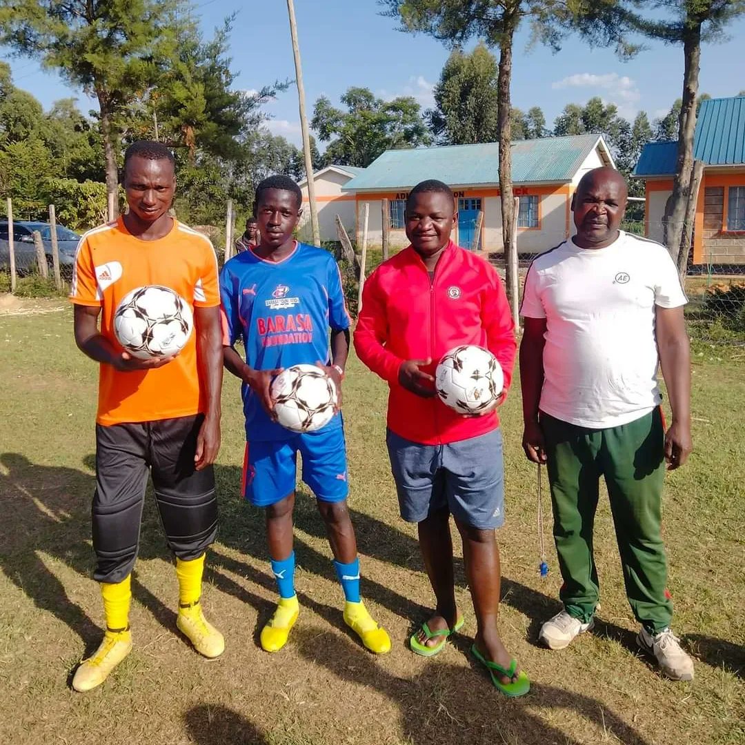 bramwelkaramoja's tweet photo. Big up to Samitsi FC C.E.O Nathan Maina who donated Three Balls to the team ahead of their debut in the Kakamega County League Zone B. They play Mlimani FC at Samitsi Grounds this coming Sunday, 13th March. This one will be Historic 🙏🙏🙏

#TheQuails #Samitsifc #Football https://t.co/nCCq0M7gNh