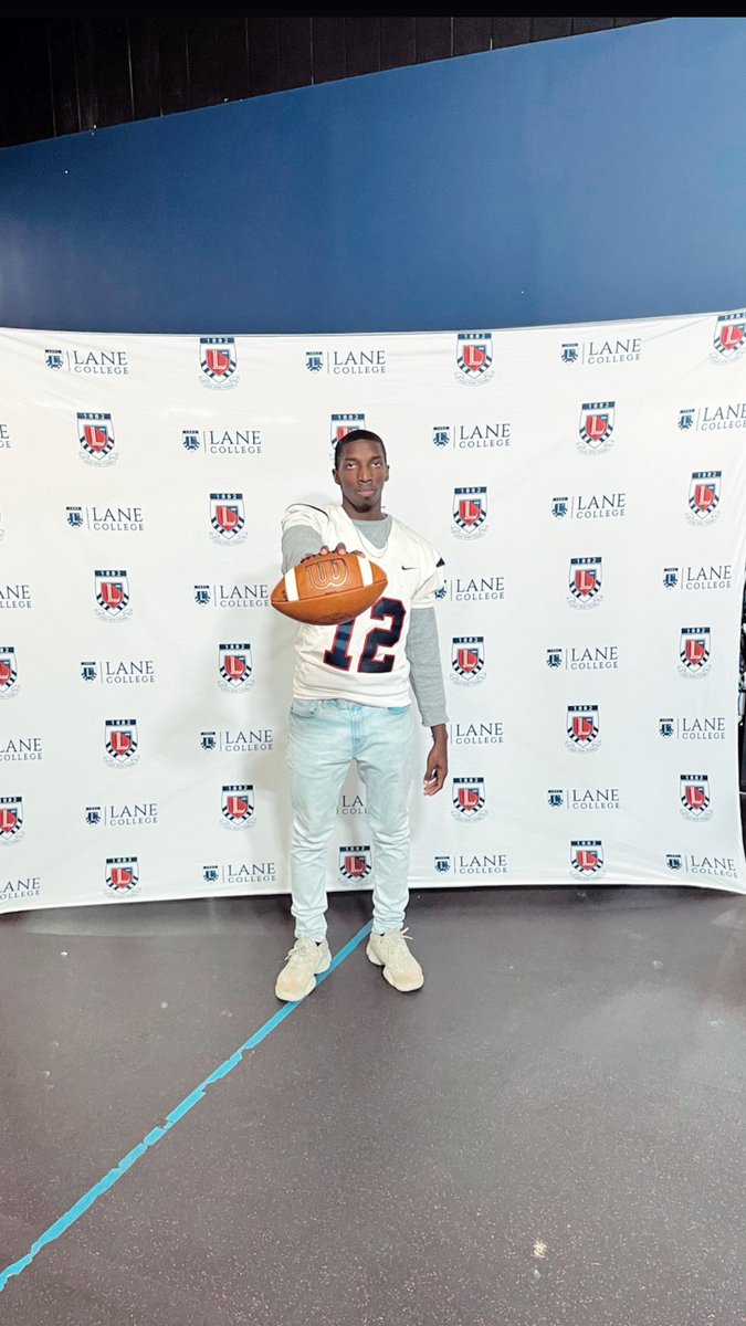 DashawnMcC's tweet photo. Had a great day at Lane College’s annual Dragon Day this past Saturday! I want to thank @VyronBrown31, @insidezone, and @CoachPickOC For The great hospitality and Conversation. https://t.co/odXSD142rs
