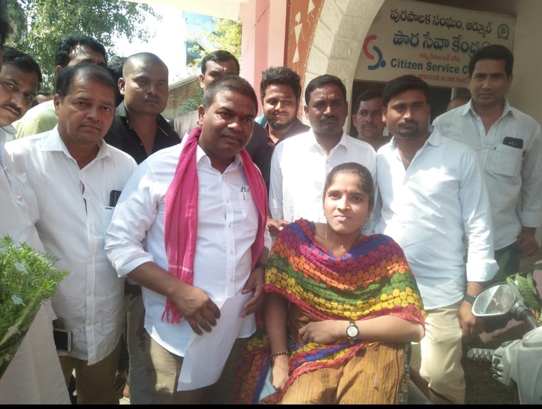 McaSuma's tweet photo. ఆర్మూర్  ఎమ్మెల్యే @jeevanreddytrs గారికి హృదయపూర్వక జన్మదిన శుభాకాంక్షలు మీరు ఇలాంటి పుట్టిన రోజులు మరెన్నో జరుపుకోవాలని మనస్ఫూర్తిగా కోరుకుంటున్నాను మీలాంటి ఎమ్మెల్యే మా నియోజకవర్గంలో ఉండటం మా అదృష్టం గా భావిస్తున్నాము మీరు మాకు తోబుట్టువుల తోడు నందుకు ధన్యవాదాలు🙏 https://t.co/bhqxvTa1Du