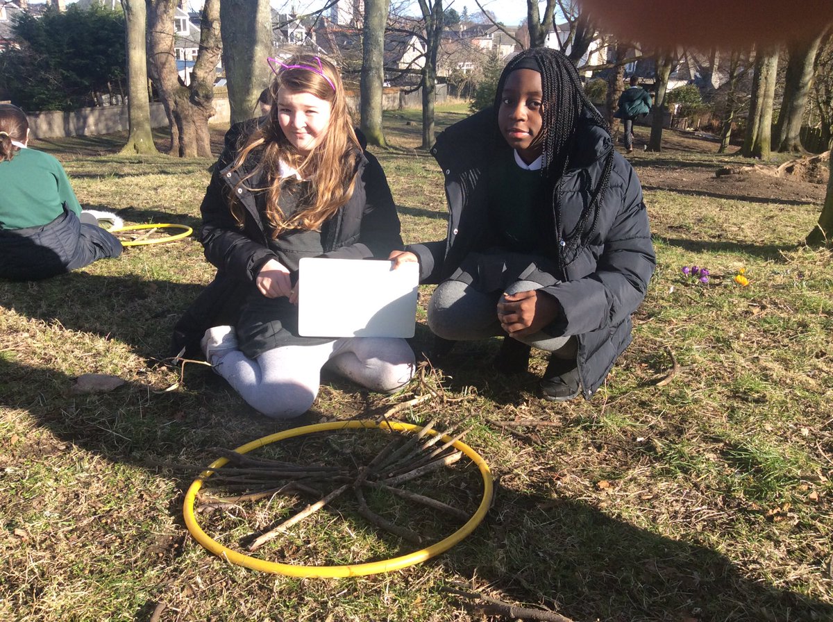 Creating equivalent fractions was the focus of our Outdoor learning today! Some great examples! <a href="/SchoolBroomhill/">BroomhillSchool</a> 🍁🍂🌳🌿☀️#wecanworktogether