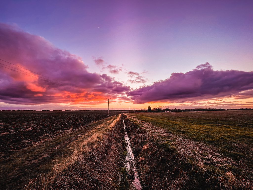 Before vs after 
#sunset #edits #landscapephotography