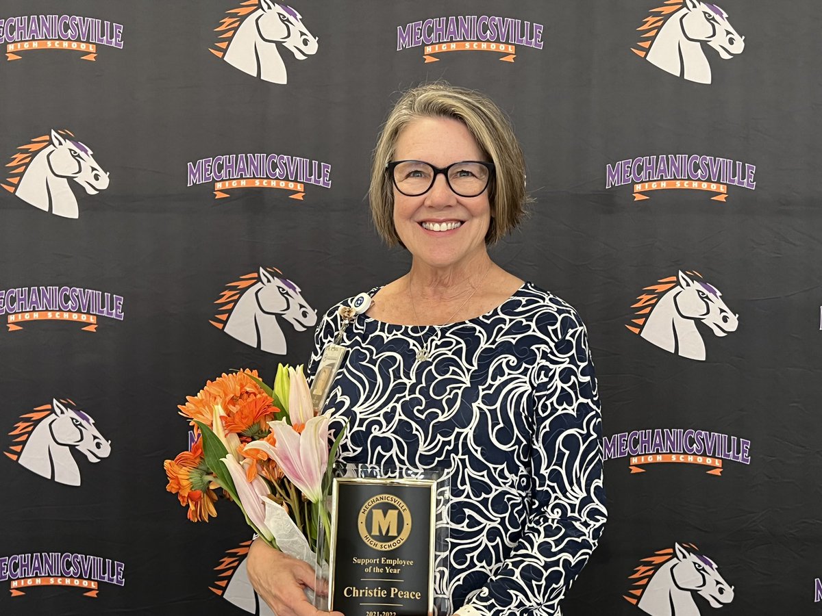 M_villeHS's tweet photo. MUSTANGS OF THE YEAR!
Beginning Teacher of the Year - Mr. Filasky
Support Employee of the Year - Mrs. Peace
Teacher of the Year - Mr. Salvato https://t.co/JRvlUCi2iI