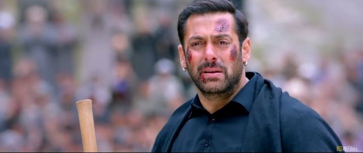 SalmanKaFanHai's tweet photo. If you didn't get emotional while watching #BajrangiBhaijaan CLIMAX  then you are a heartless person.

The most EMOTIONAL &amp; HEART TOUCHING climax scene ever. 
| @BeingSalmanKhan | #SalmanKhan | #Tiger3. https://t.co/jpd6wrlx3m https://t.co/pgFle6G9Hc