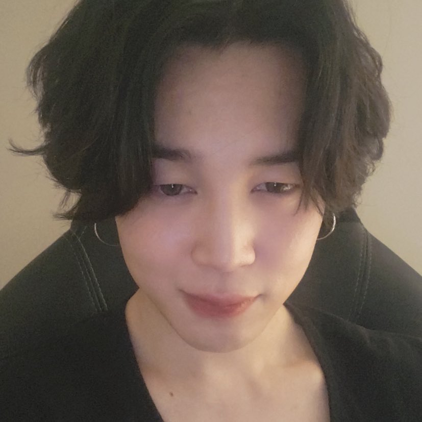 yoonkukiara's tweet photo. thinking abt moving accs https://t.co/cSb271jOhR