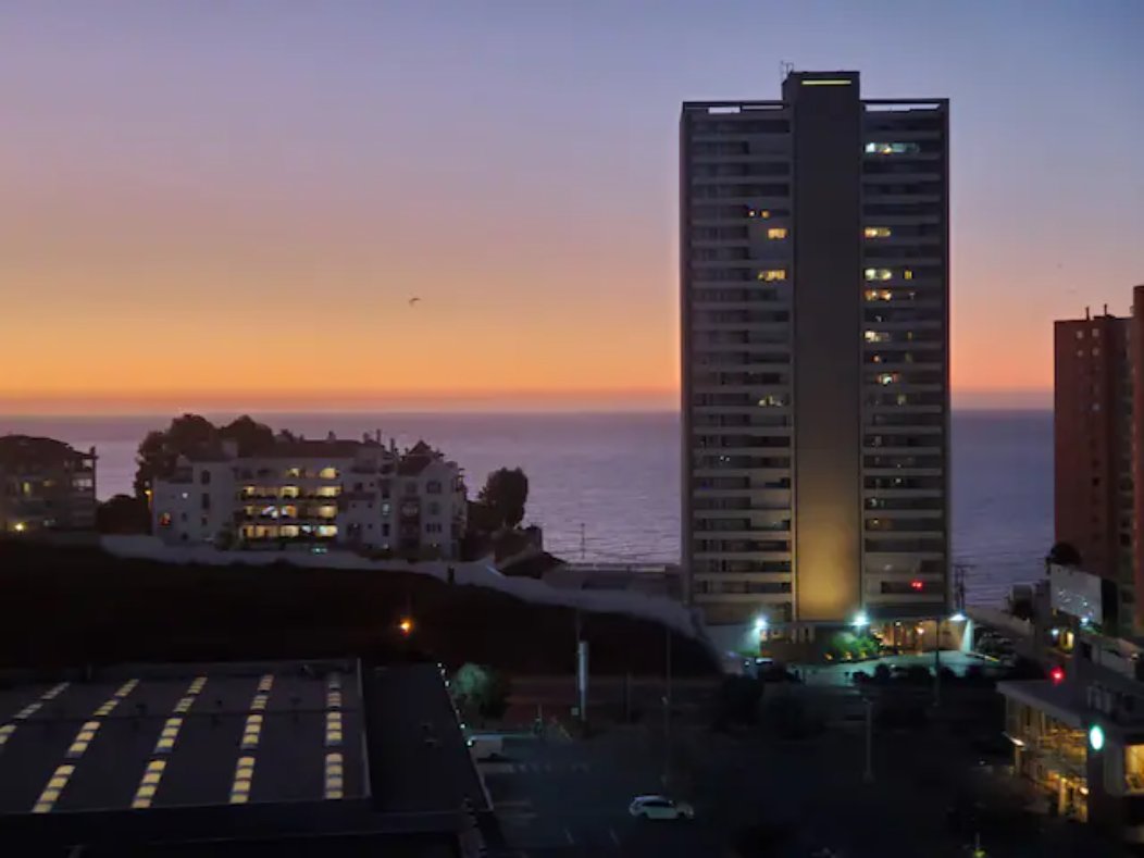 RiveraSousa's tweet photo. DATO ARRIENDO VIÑA ‼️ (Muy cerca de las Dunas y parque la Foresta) por días o por algunos meses, disponibilidad inmediata. 
Tiene 2D+2B, vista poniente🌞, cuenta con cocina, lavadora, terraza y estacionamiento. El edificio cuenta con piscina, gym y jardín
https://t.co/1dUcgYSZY8 https://t.co/PCmtxDrV2p