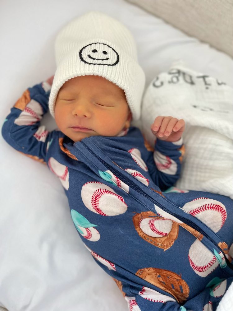 MaxxHeitner's tweet photo. Please end the #MLBLockout so I can watch my first baseball game! https://t.co/eTuCffTTDn