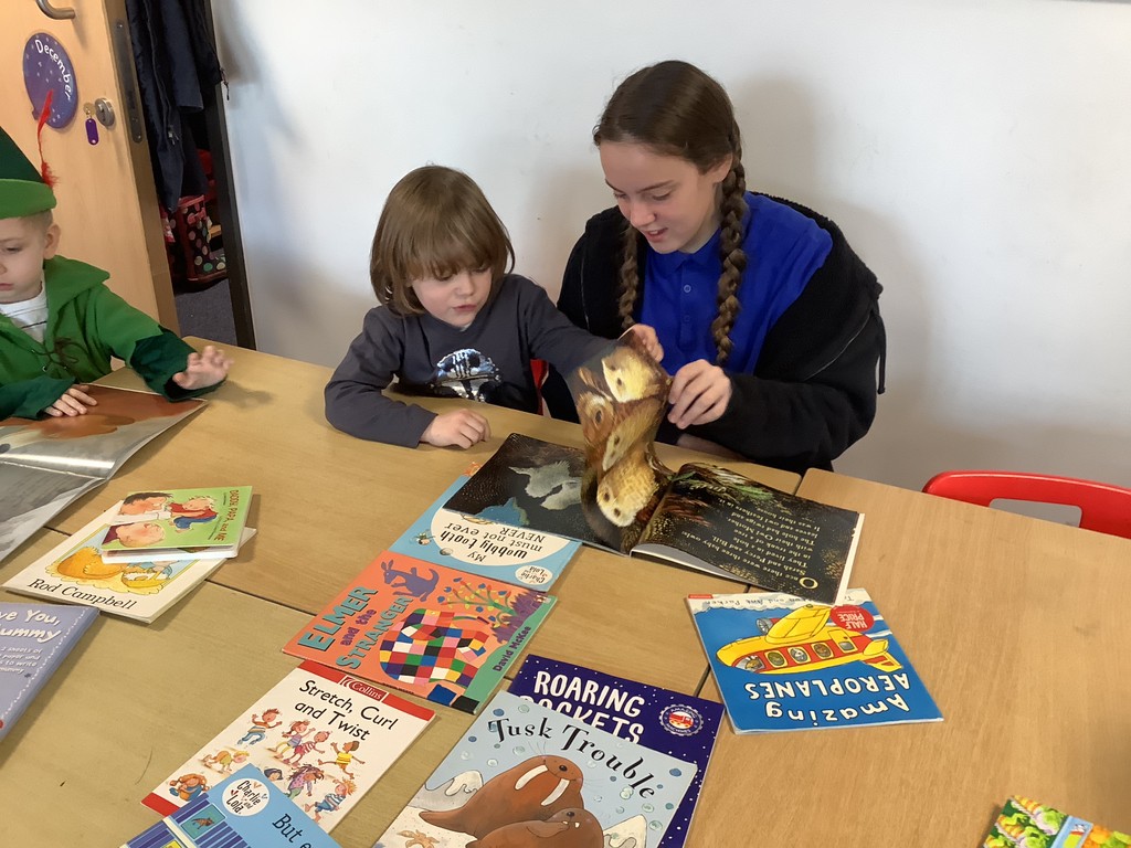 TunstallPrimary's tweet photo. #worldbookday What a fund day of dressing up reading and enjoying books! https://t.co/i30nDQQaVH