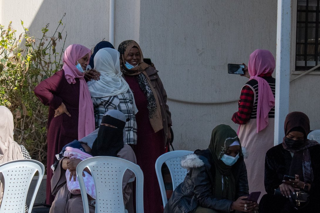UNHCRLibya's tweet photo. تم نقل يوم أمس 35 لاجئًا من ليبيا لإعادة توطينهم في أوروبا.

إعادة التوطين هي شريان حياة يوفر لبعض اللاجئين الأكثر ضعفاً بداية جديدة في بلد آمن ، حيث يمكنهم الوصول إلى التعليم والرعاية الصحية وخدمات اجتماعية الأخرى.
#RDPPNA
🇮🇹@Viminale 
🇦🇹@MFA_Austria
🇪🇺@EUHomeAffairs https://t.co/6SjRphV7fW