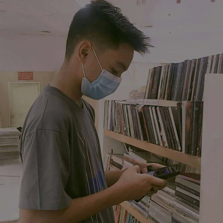 Bugssksks's tweet image. When your gf take pictures of you: