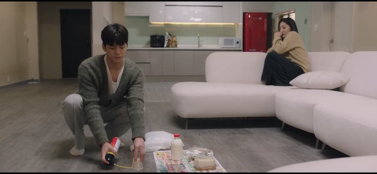 Kseries_addict's tweet photo. แมลงสาบ 1 ตัว หมดไปแล้ว 2 กระป๋อง 5555555  #BusinessProposalEp3 #BusinessProposal https://t.co/cjWDS5sstY