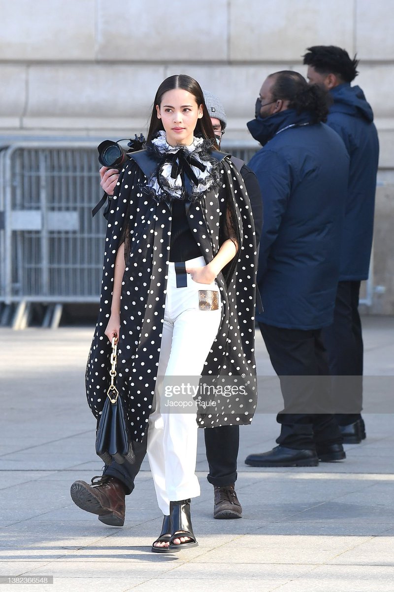 s_b_y_s_b_y's tweet photo. Yaya attends the Louis Vuitton Womenswear Fall/Winter 2022/2023 show as part of Paris Fashion Week on March 07, 2022 in Paris, France. (Photo by Jacopo Raule/Getty Images) #ญาญ่า #urassayas #LVFW22 #LouisVuitton https://t.co/3BE7vfpn2C