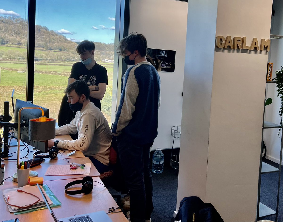 carlamltd's tweet photo. Diwrnod grêt heddi. Gweithdy gyda myfyrwyr Coleg Sir Benfro. 🎥

Busy day at the office. Masterclass with Pembrokeshire College students. 📺

@shwmaesg #sirgar #ysbrydoli #inspiring #teledulleol @S4C https://t.co/qFTh2BNGQ4