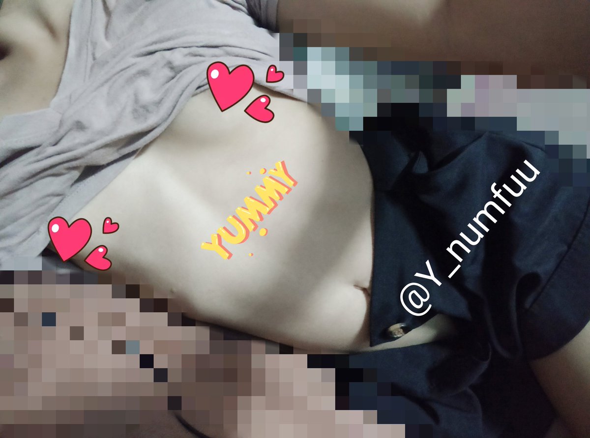 Y_numfuu's tweet photo. กลับมาลงงานต่อแล้วนะค้าบแบบ ช่วงนี้ยุ่งๆเลยไม่ๆด้เข้ามาทักทายเลย วันนี้ให้2รูปเป็นแทนคำขอโทษ อย่าโกรธเค้าน้าาา 🥰😅😘(อย่าลืม กด♥️ กดรีทวิต กดfollowให้ด้วยน้าา)#โชว์นม #โชว์เมีย #นมเล็ก #โชว์แฟน #เลสเบี้ยน #เงี่ยนน https://t.co/UmuzQLpitg