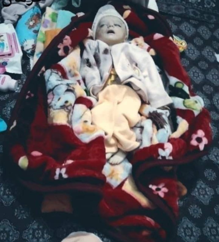 bathanger_khan's tweet photo. A 7-day-old daughter was shot dead by a brutal father after she gave birth to her first child.
Is this humanity?? How does someone shoot their child?? 
"قیامت خود بتائے گی کہ قیامت کیوں ضروری تھی"😭
#humanity
#daughter
#zalim_insan https://t.co/C5NwwVbhpw