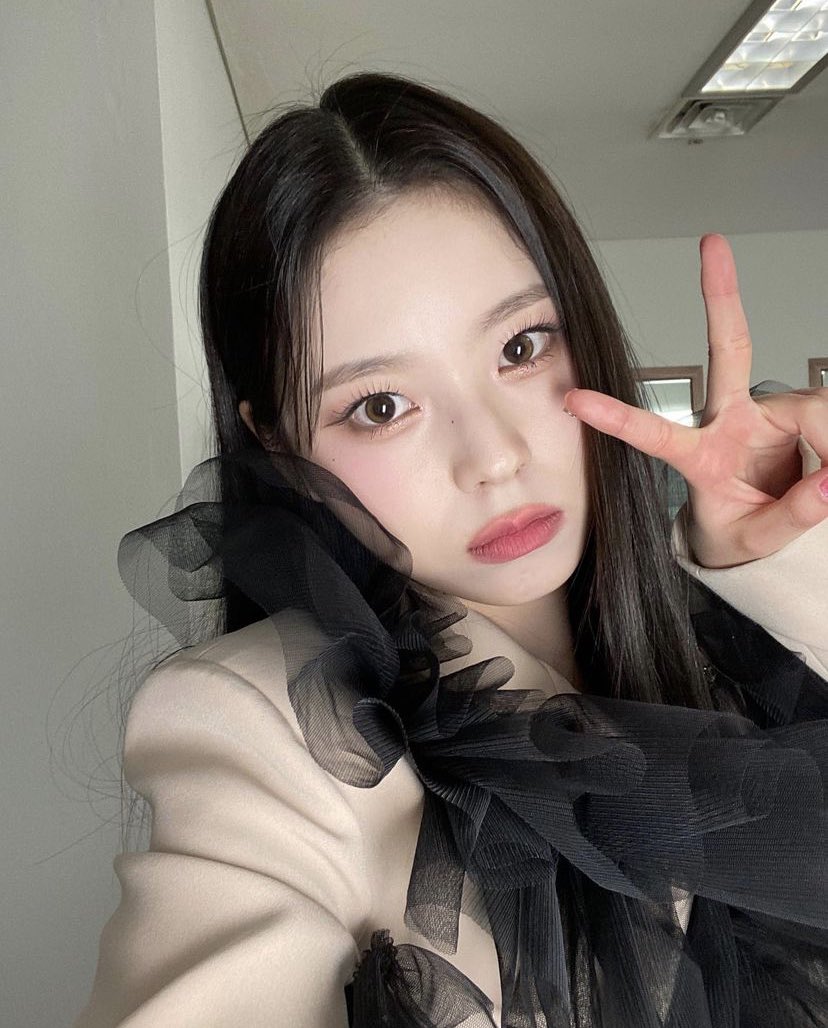 ギュジンちゃんセルカの首の角度とか顔の上げ具合とか同じようなの多い