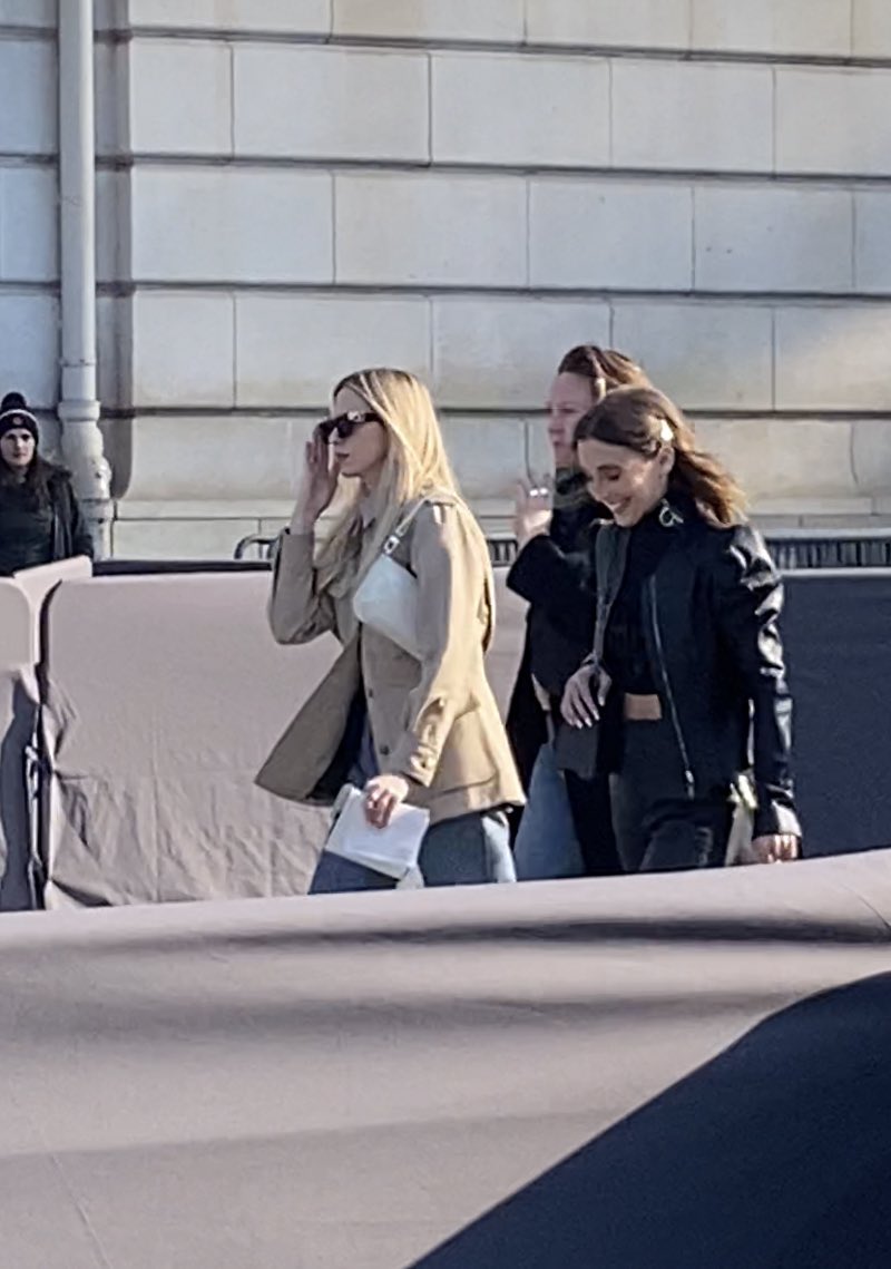 Emma Chamberlain Access on X: emma chamberlain leaving the musée d'orsay  in paris today.  / X