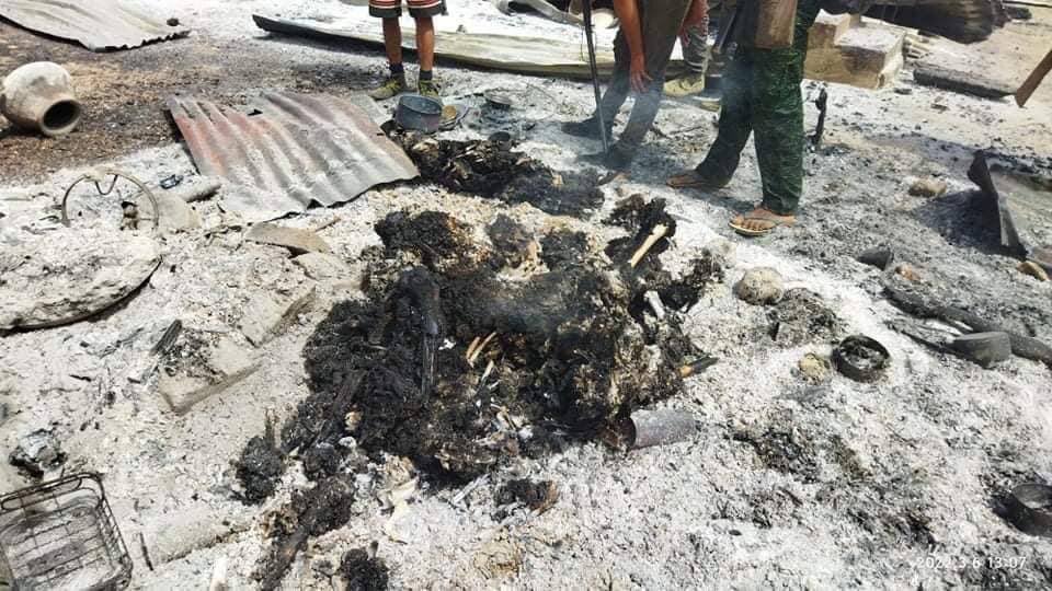 ShunLae_Oo's tweet photo. Her 3yo daughter was stabbed to death in her left chest and 11yo daughter was abducted along with 29 people as Hostages. 5 PDF comrades were also tortured and #BurntAliveByJunta. (2/2) #2022Mar7Coup  #WhatsHappeningInMyanmar https://t.co/yuTNeeGu2Y