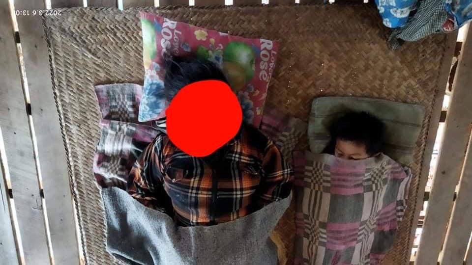ShunLae_Oo's tweet photo. Her 3yo daughter was stabbed to death in her left chest and 11yo daughter was abducted along with 29 people as Hostages. 5 PDF comrades were also tortured and #BurntAliveByJunta. (2/2) #2022Mar7Coup  #WhatsHappeningInMyanmar https://t.co/yuTNeeGu2Y