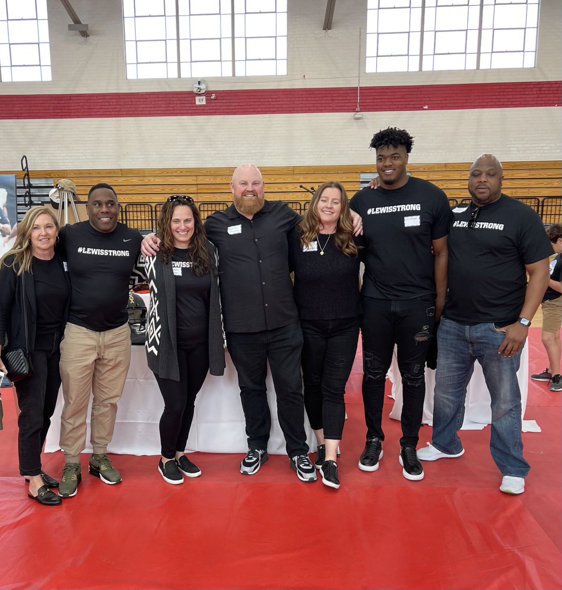 CoachDerekMason's tweet photo. The “Celebration of Life” for Osia Lewis was a incredible event. The impact of the #LewisStrong Family was on full display this weekend. So grateful for those in attendance and the stories that were shared💯❤️👊🏽 https://t.co/l7TTfs6OOX
