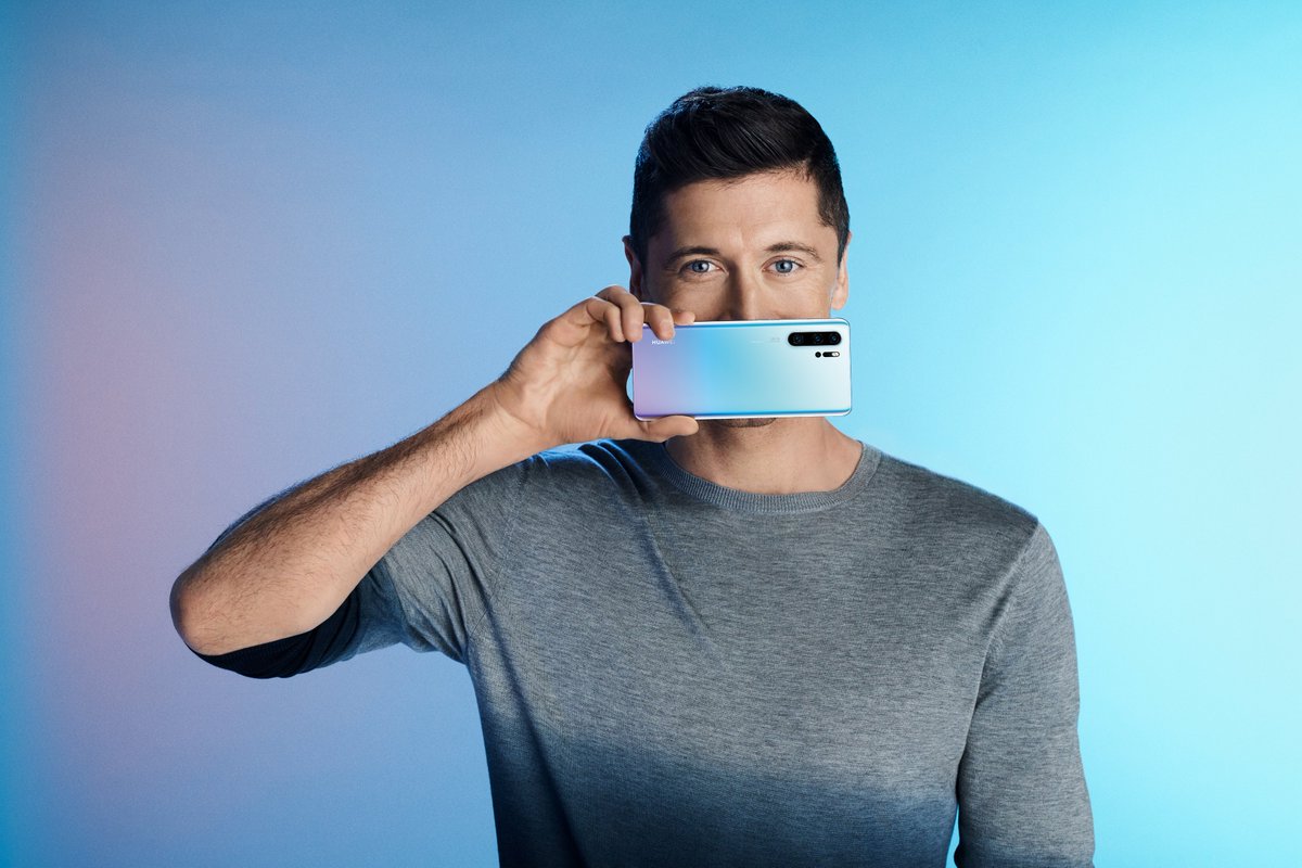 iMiaSanMia's tweet image. Robert Lewandowski has terminated his sponsorship contract with Huawei following reports that the Chinese company is supporting the Russian army technologically. Lewandowski was global ambassador of Huawei and this decision costs him around €5m [@IwanskiMaciej]