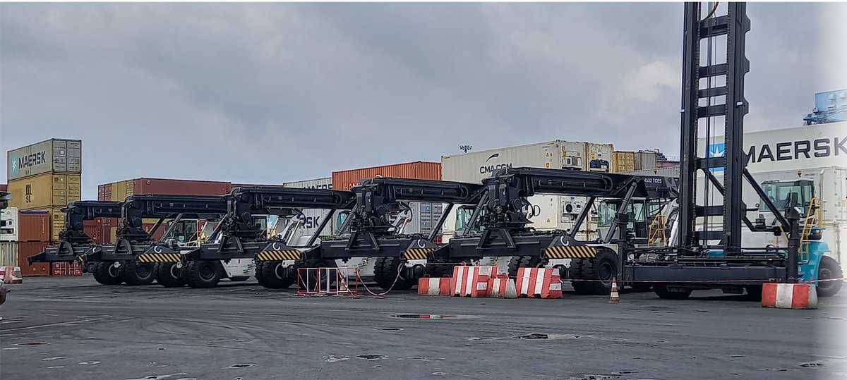 KCLiftTrucks's tweet photo. Six new #Konecranes #lift #trucks are now running at Port of #Douala (RTC), #Cameroon. 
Outstanding #performance and excellent customer #service were key factors for the conclusion of this additional deal.
https://t.co/6VXGmy3vEg
#kclifttrucks https://t.co/m7bpLoIcTY