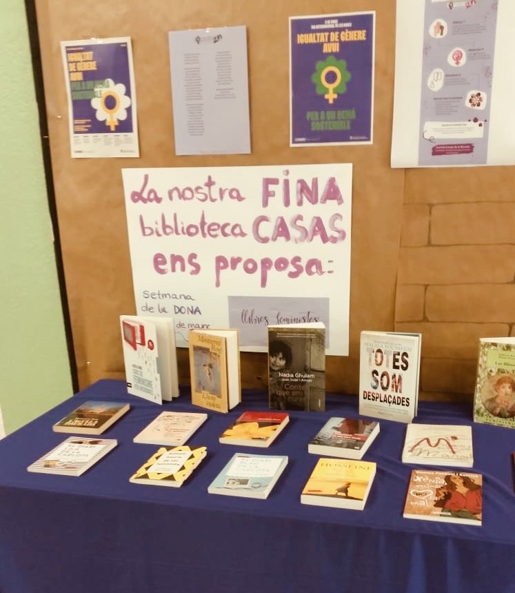 M’arriba això de <a href="/InsEstanyR/">Institut Estany de la Ricarda</a>⁩. Li van posar el nom de ma mare a la biblioteca de l’Institut per la feinada que hi va fer. L’amor que tenia pels llibres era infinit.
Llegir el seu nom en aquest cartell em genera una emoció indescriptible. O potser no tant: simplement amor. #8M