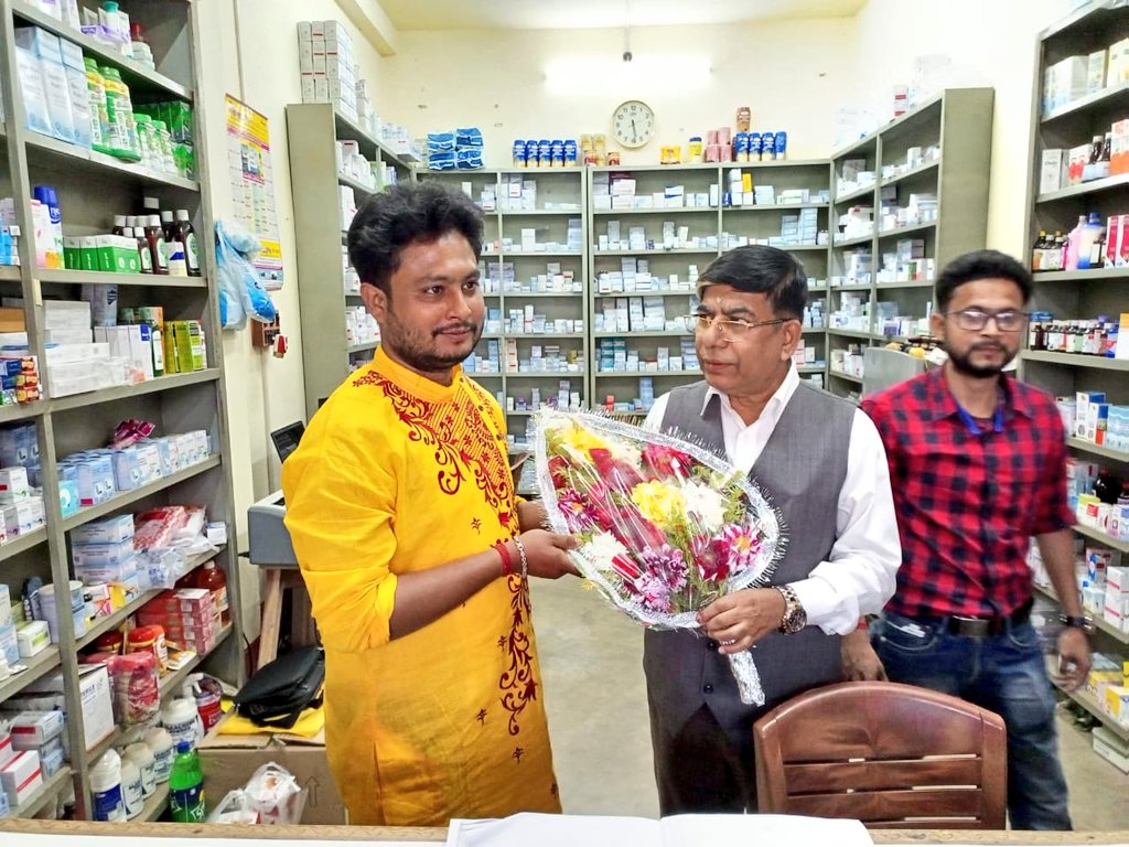 Drsubhassarkar's tweet photo. Jan Ausadhi day is being celebrated throughout the country during 1-7th March.

To celebrate the occasion visited the Jan Ausadhi Center at Sarenga, Bankura today.
#JanAushadhiDiwas2022 https://t.co/9273yuJ0D0