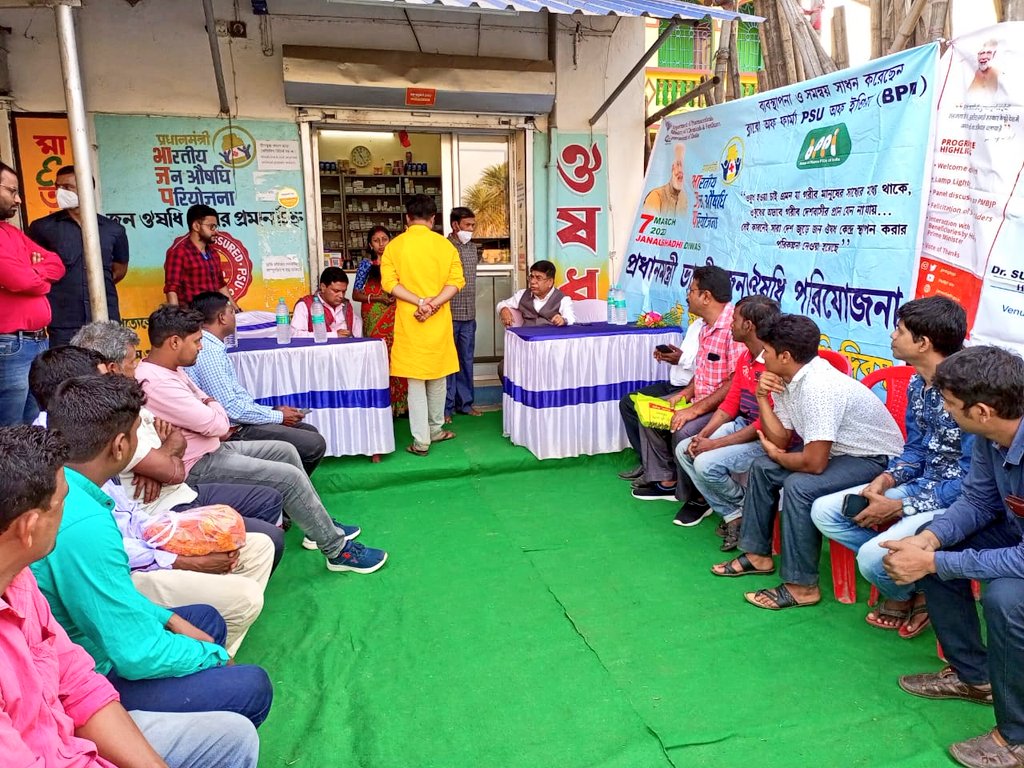 Drsubhassarkar's tweet photo. Jan Ausadhi day is being celebrated throughout the country during 1-7th March.

To celebrate the occasion visited the Jan Ausadhi Center at Sarenga, Bankura today.
#JanAushadhiDiwas2022 https://t.co/9273yuJ0D0