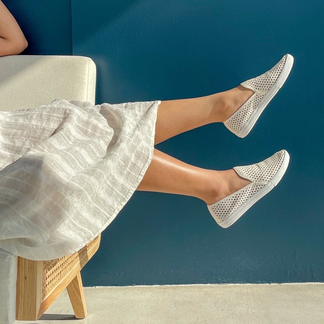 shopconsortium's tweet photo. Lounge in style 🤩

Shop here: https://t.co/jVAJbChgK9

📸: @wearejibs 
.
.
.
.
.
#shopconsortium #consortium #shoes #shoestagram #shoeslover #shoesoftheday #fashion #footwear #jibs #wearejibs #slipon #sliponshoes #footwearfashion #casualstyle #fashionphotography #onlineshop https://t.co/DBXd1E7KKK