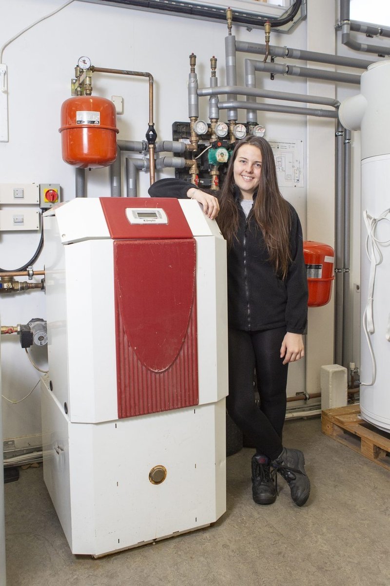 EnergySvgTrust's tweet photo. In support of #ScottishApprenticeWeek as well as #InternationalWomensDay tomorrow, read all about how apprentice plumber Nicole upskilled on heat pumps. 

#ScotAppWeek22 #IWD22 #BreakTheBias #ApprenticeshipsWork

https://t.co/SyNb2hVfg7 https://t.co/8K9m9UTPB2