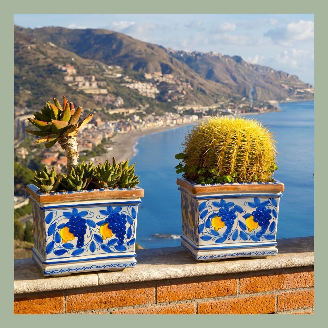 Caltagirone #ceramics are known all over the world and have made Caltagirone the centre of Sicilian #craftmanship!
They are characterised by a white background and colours of brilliant blue, yellow and green and date back to Neolithic times.