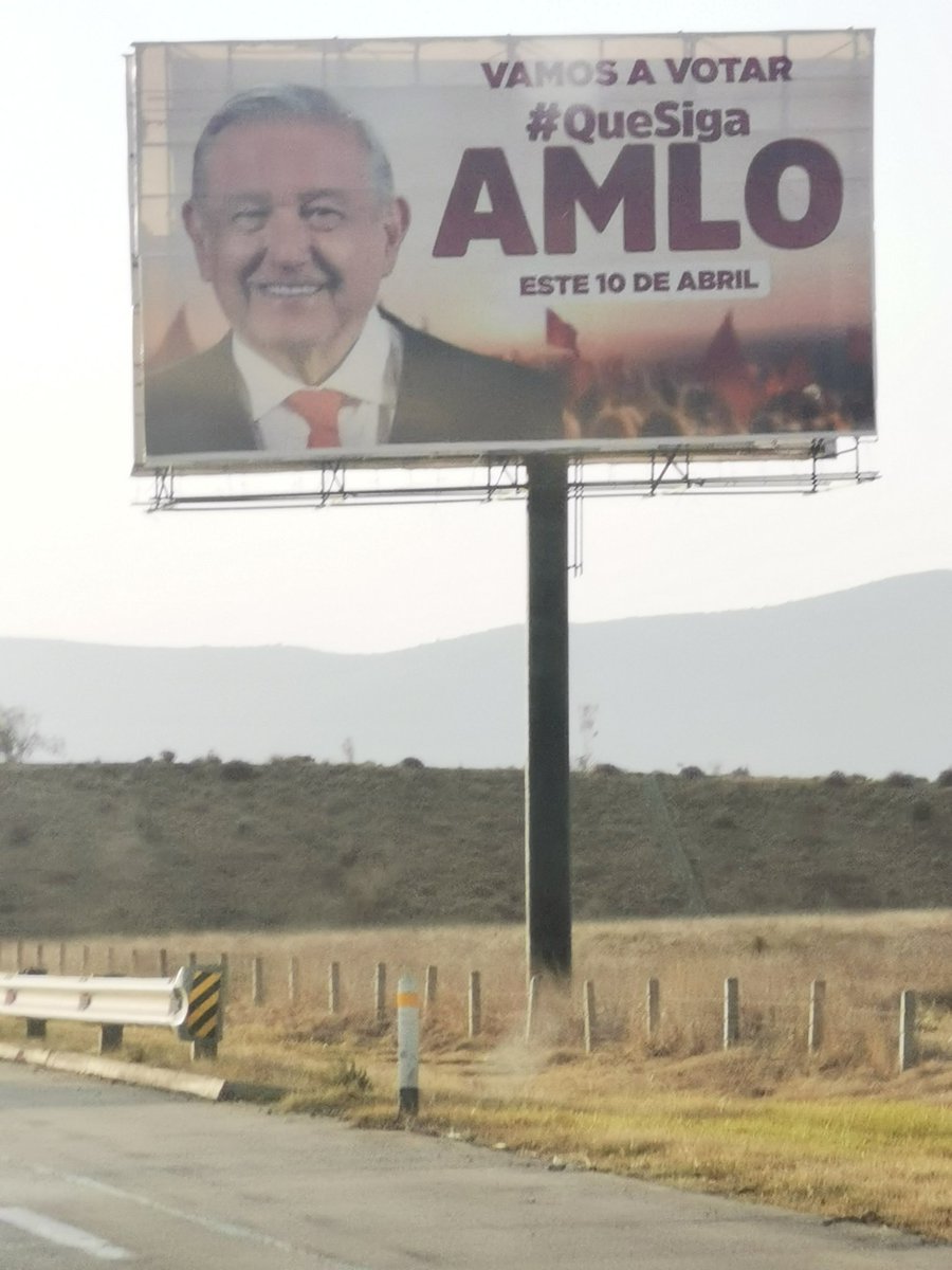 lopezdoriga's tweet photo. Y la campaña de AMLO sigue y sigue. https://t.co/EvdRKlNJlp