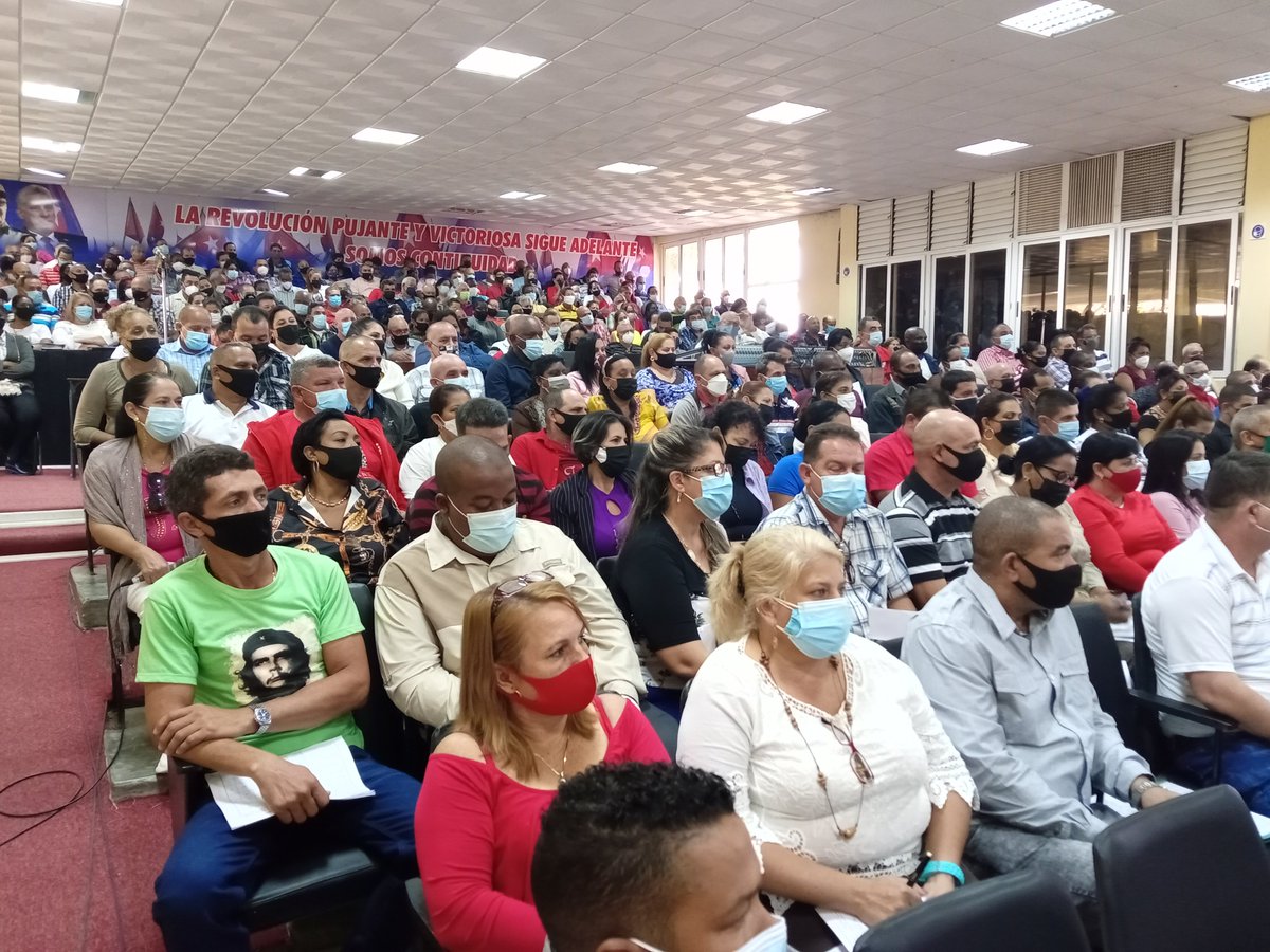 En #Camagüey candidatura del Buró Ejecutivo Provincial del <a href="/PartidoPCC/">Partido Comunista de Cuba</a>, promedio edad 44 años, 36,4% negros y mulatos, 54.5% mujeres y el 100% universitarios. #VamosConTodo #UnidadYContinuidad <a href="/DiazCanelB/">Miguel Díaz-Canel Bermúdez</a>