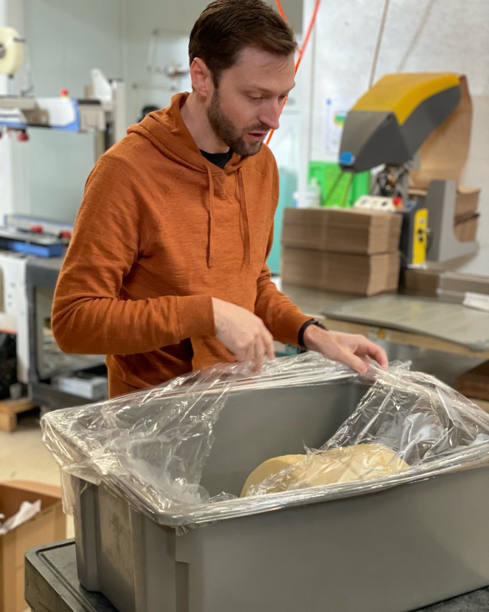 beehivecheese's tweet photo. New cheese tasting, part 1: Open the test cheese.
Here's Brit opening some cheese we've been testing. There's a LOT that goes into cheese testing, mostly time. A good chunk of it.
The first thing that hits us is the smell.
.
#MakingFriendsWithCheese #cheesetasting #cheddar https://t.co/bcAEssuPDH
