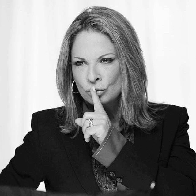AnaPoloTV's tweet photo. Acá leyendo un artículo que me pareció interesante. Según un estudio, todos guardamos un promedio de 13 secretos en la vida y 5 de ellos nunca compartiremos con nadie ya que pensamos que se trata de algo mal visto por la sociedad. Ummm 🤔¿Me cuentan alguno?
#HeDicho #CasoCerrado https://t.co/4jgr0lrCya