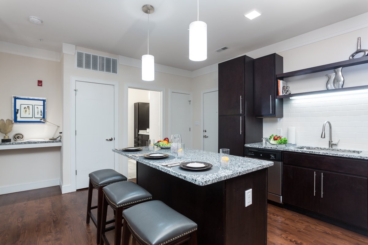 VanguardHeights's tweet photo. Our spacious one bedroom apartment home, the Onyx, will be coming available in March of 2022! Do not miss the chance to make this floor plan your new home!
•
Features include:
~ Walk-in Closet.
~ Full-size washer and dryer.
~ Stainless steel kitchen appliance.
~ Granite... https://t.co/DKxp2HyV4a