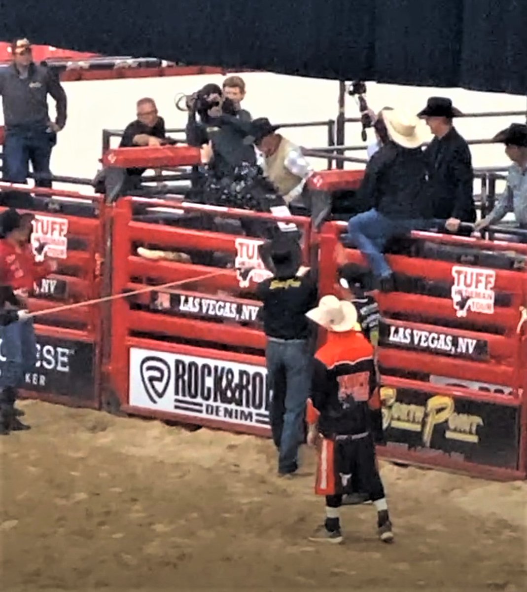 tcordervegas's tweet photo. Proud of @StephanieBernas from @FindlayToyota for 3 seconds on a real rodeo bull at @southpointlv. Atta girl Steph! https://t.co/gqjq7cDHrP