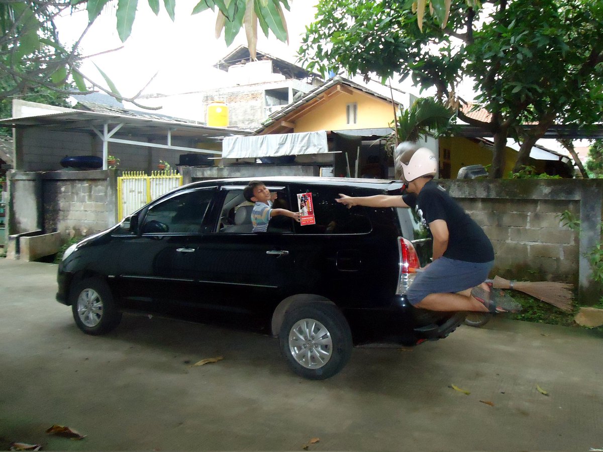 “Kenapa Saya Harus Terpilih Nonton MotoGP ke Mandalika? Karena saya sering di bully oleh teman-teman, karena mereka tidak percaya bahwa saya bisa nonton MotoGP ke Mandalika dengan sapu terbang,Saya akan buktikan bahwa hal itu akan terjadi <a href="/gojekindonesia/">Gojek Indonesia</a>  #MitraGojekNontonMotoGP