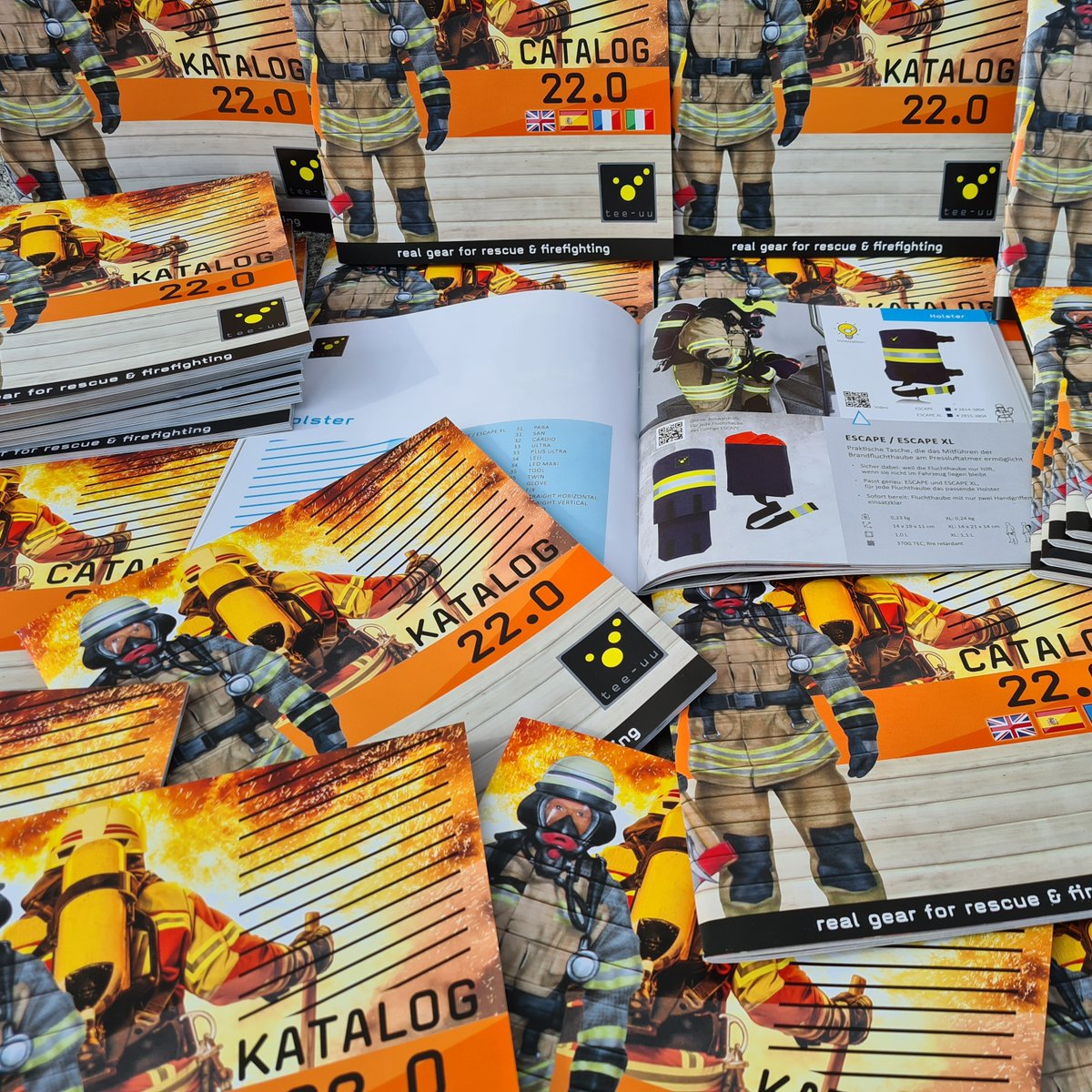 myTEEUU's tweet photo. Der #NEUE #TEEUU #Katalog ist da!
Hier zum #download https://t.co/O7DgfUFoLl oder kostenfrei zu  bestellen. Entdeckt Eure #Ausrüstung für #Rettungsdienst, #Feuerwehr und mehr wie #Tasche #Holster #Koppel #Gürtel #Bekleidungstasche #Bandschlinge #Übungspuppe #Organizer etc https://t.co/G1ZJcWFhz1