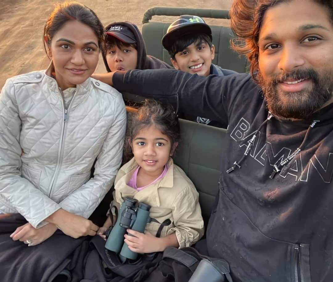 ArjunVcOnline's tweet photo. #AA Family..❤️

#AlluArjun #PushpaTheRule https://t.co/DbSG4Wk34C
