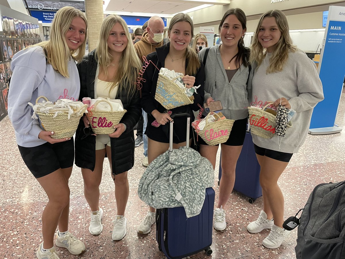 mrslienemann's tweet photo. Happy 2022 Spring Break Ladies!! #beachhairdontcare
@EllieLienemann @bridgetsmith__ @claireewilsonn4 @SydneyMarlow4 https://t.co/HmIl4hVSCK