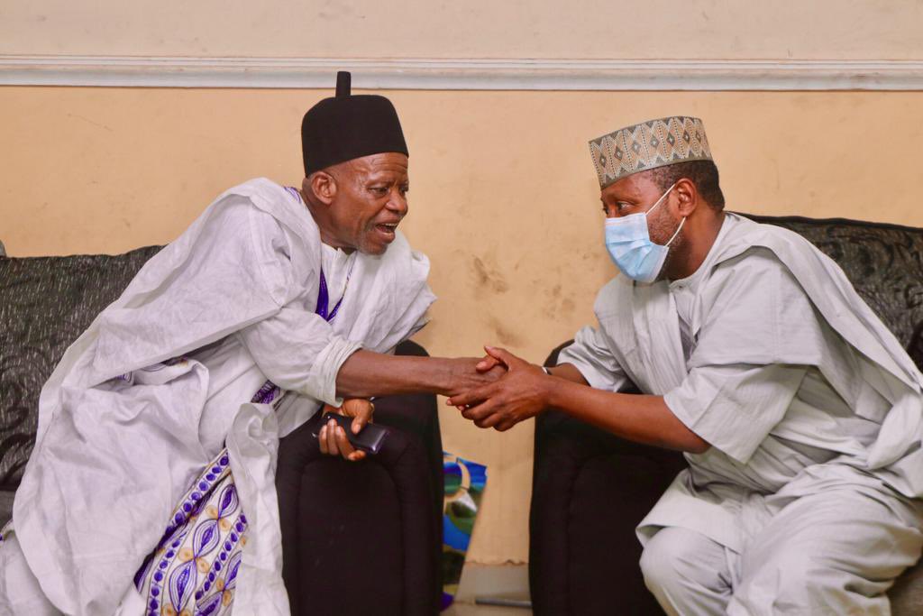 MohdHAbdullahi's tweet photo. On the home stretch, I dropped by at #TudunWada community to condole the #Sarkin #TudunWada Alh Abubakar Bako over the loss of his wife. May her soul Rest In Peace. 🙏🏻 https://t.co/SB7L0G82o5