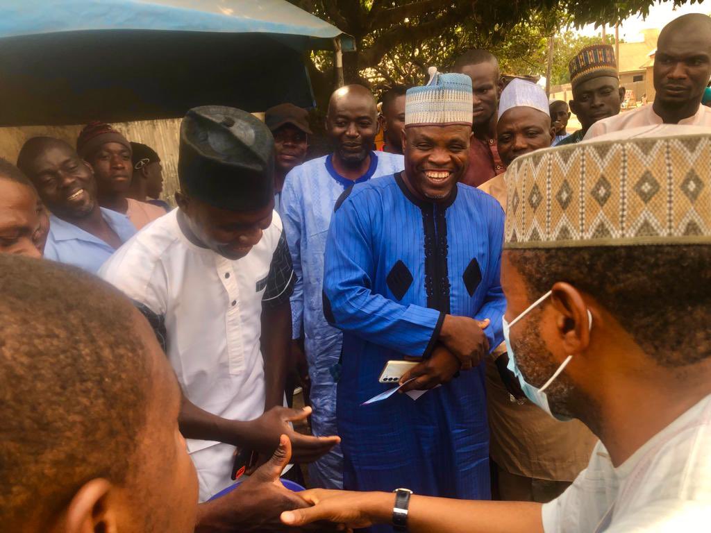 MohdHAbdullahi's tweet photo. On the home stretch, I dropped by at #TudunWada community to condole the #Sarkin #TudunWada Alh Abubakar Bako over the loss of his wife. May her soul Rest In Peace. 🙏🏻 https://t.co/SB7L0G82o5