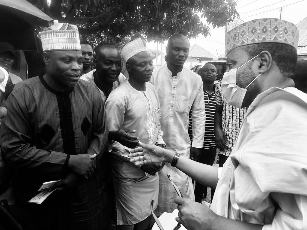 MohdHAbdullahi's tweet photo. On the home stretch, I dropped by at #TudunWada community to condole the #Sarkin #TudunWada Alh Abubakar Bako over the loss of his wife. May her soul Rest In Peace. 🙏🏻 https://t.co/SB7L0G82o5