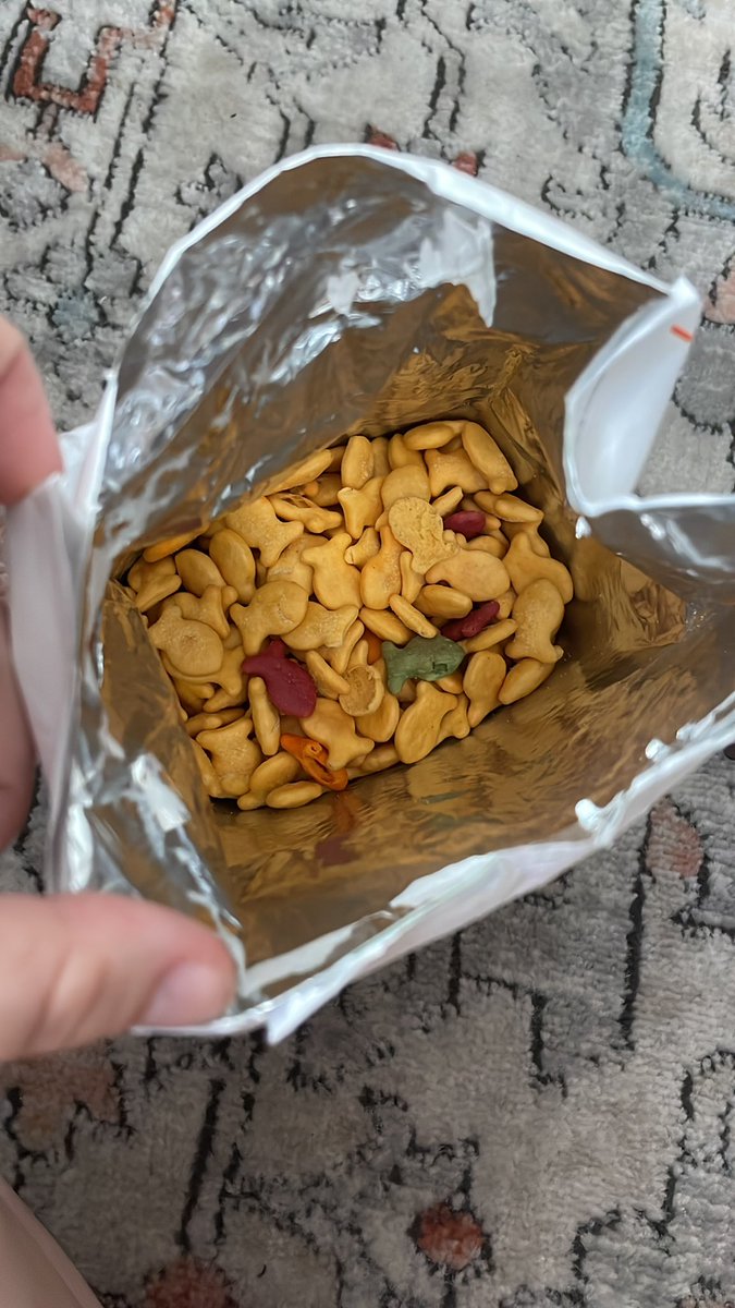 mallorybway's tweet photo. just wanted rainbow goldfish… and this is what i opened my bag to???? @GoldfishSmiles https://t.co/15QIWVN8RM